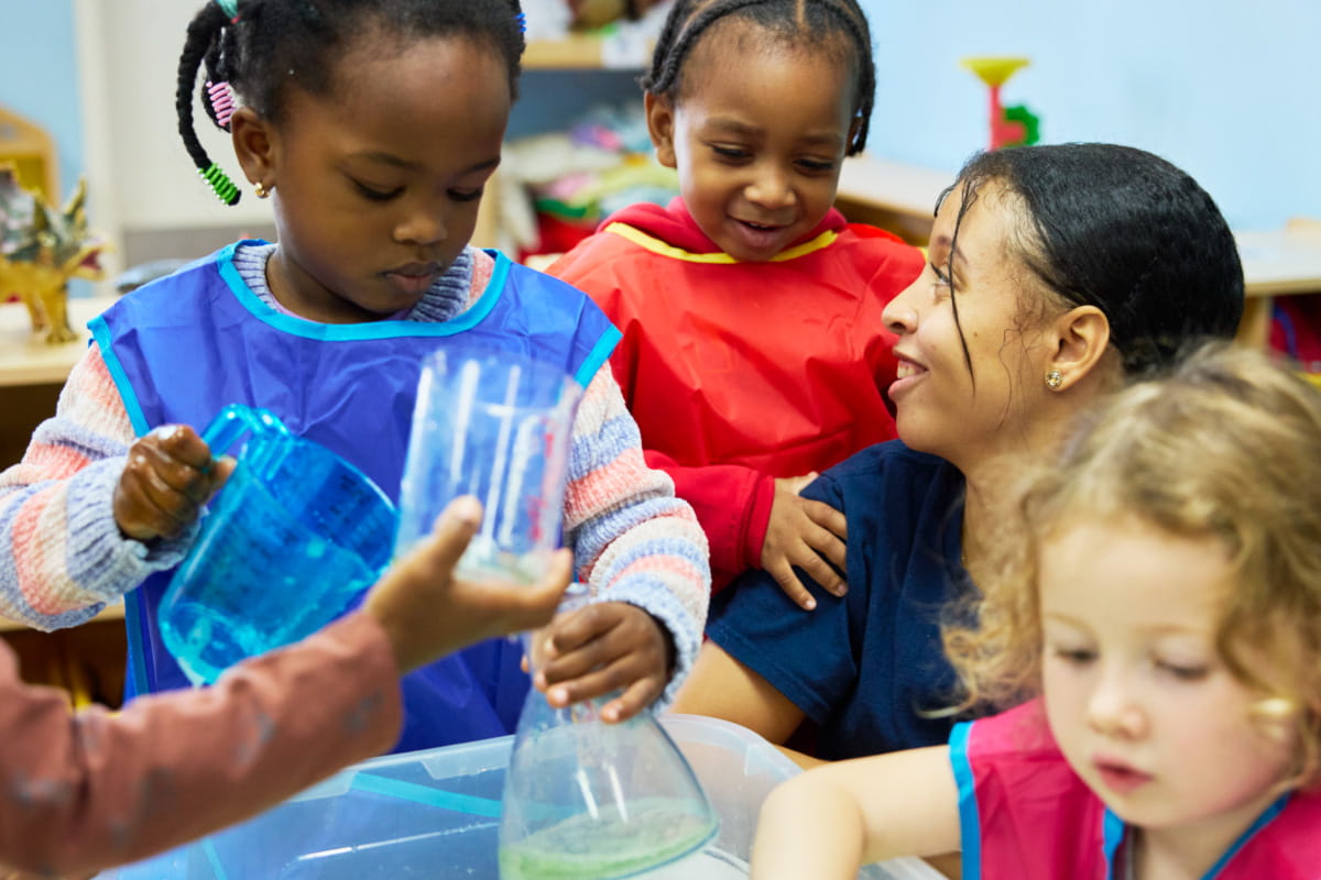 kids doing a science experiment 